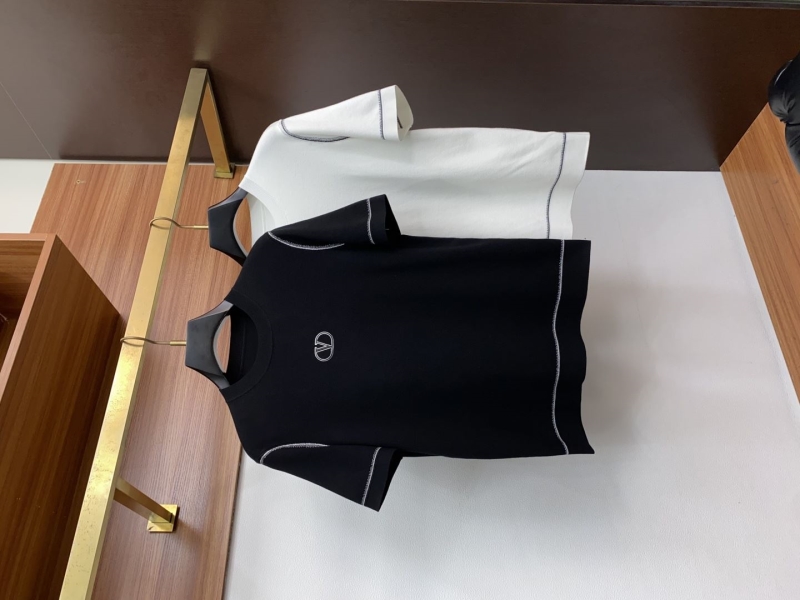 Va1e*ntin0 shirt